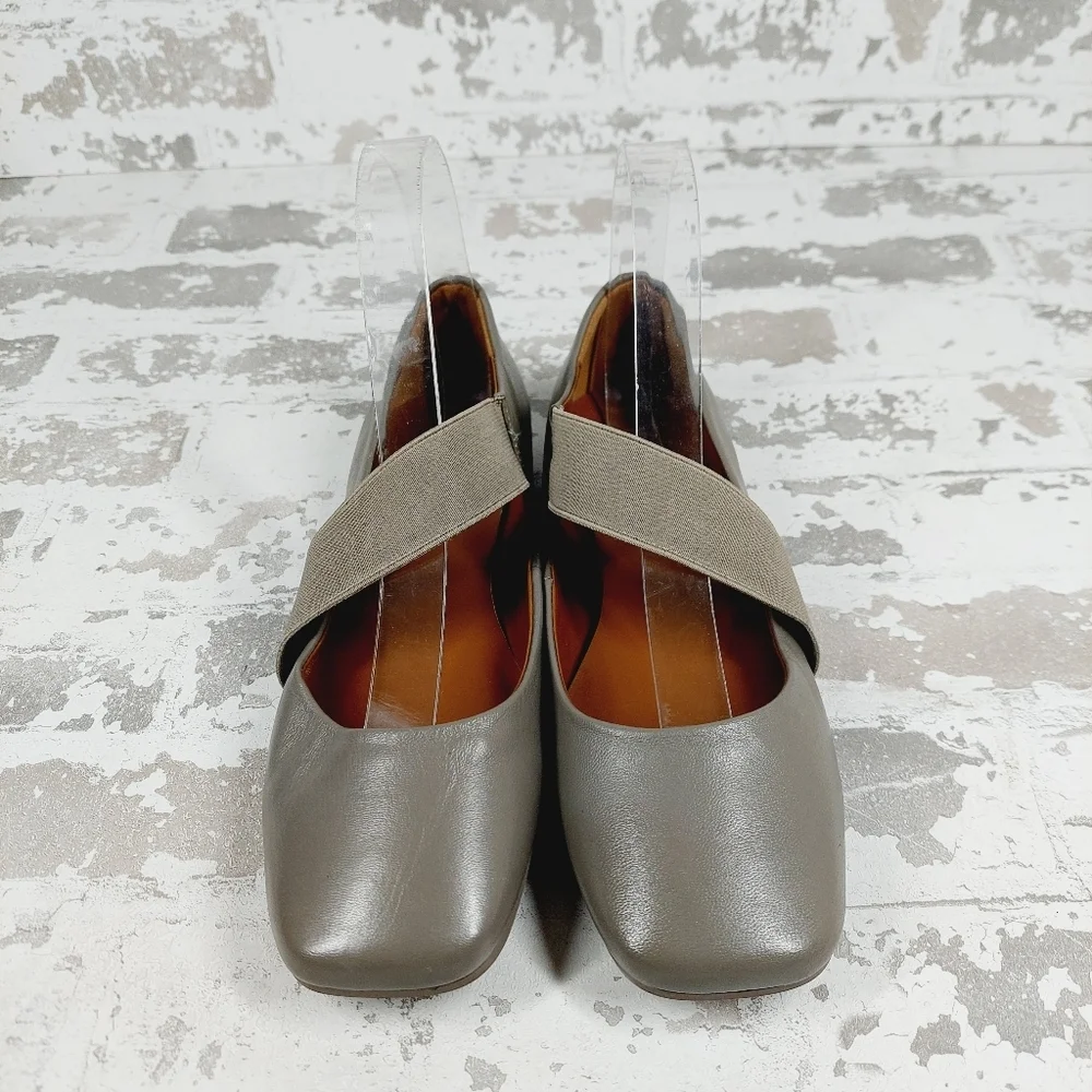 Blondo Gray Leather Ballet Flats with Elastic Strap